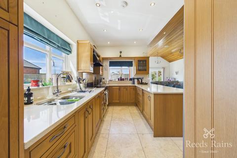 3 bedroom bungalow for sale, Park View, Wigan WN1