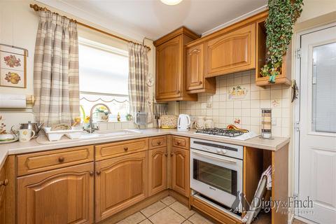 3 bedroom semi-detached house for sale, Chatsworth Avenue, Radcliffe-On-Trent, Nottingham