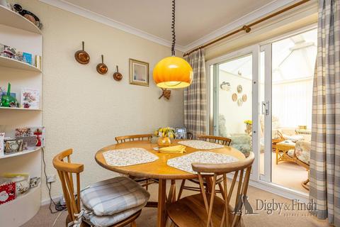 3 bedroom semi-detached house for sale, Chatsworth Avenue, Radcliffe-On-Trent, Nottingham