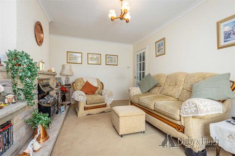 3 bedroom semi-detached house for sale, Chatsworth Avenue, Radcliffe-On-Trent, Nottingham