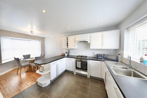 3 bedroom semi-detached house for sale, Shinewater Park, Kingswood, Hull