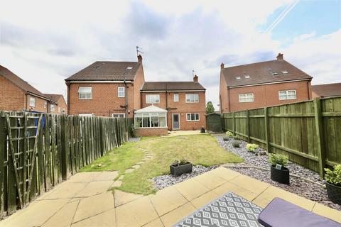 3 bedroom semi-detached house for sale, Shinewater Park, Kingswood, Hull