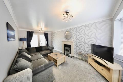 3 bedroom semi-detached house for sale, Shinewater Park, Kingswood, Hull
