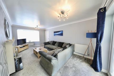 3 bedroom semi-detached house for sale, Shinewater Park, Kingswood, Hull