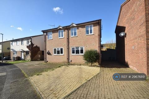 2 bedroom semi-detached house to rent, Corbridge Drive, Luton, LU2