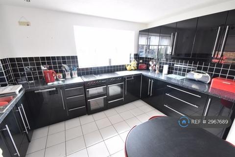 2 bedroom semi-detached house to rent, Corbridge Drive, Luton, LU2