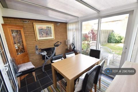 2 bedroom semi-detached house to rent, Corbridge Drive, Luton, LU2
