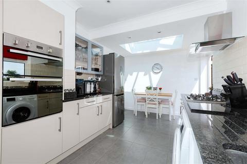 3 bedroom chalet for sale, Maple Close, Worthing
