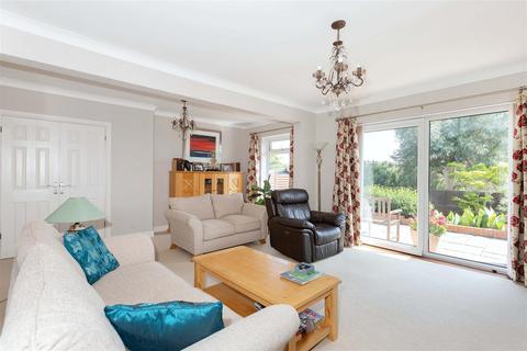 3 bedroom chalet for sale, Maple Close, Worthing