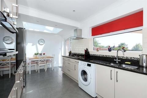 3 bedroom chalet for sale, Maple Close, Worthing
