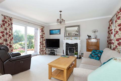 3 bedroom chalet for sale, Maple Close, Worthing