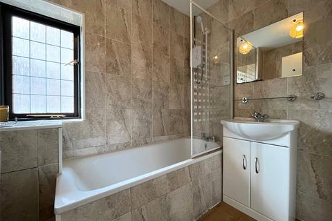 2 bedroom terraced house to rent, Felbrigg Close, Luton LU2