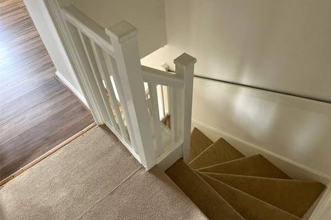 2 bedroom terraced house to rent, Felbrigg Close, Luton LU2