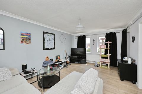 2 bedroom flat for sale, Baxter Court, Norwich