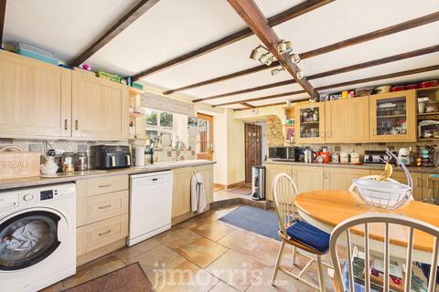 4 bedroom property with land for sale, Kilgetty, SA68