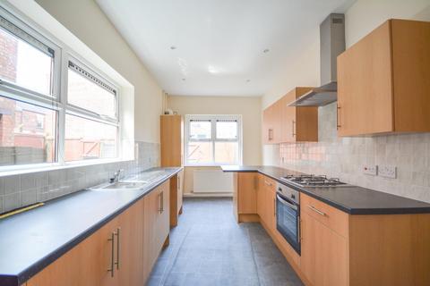 3 bedroom terraced house to rent, Park Road, Springfield, Wigan, WN6 7AQ