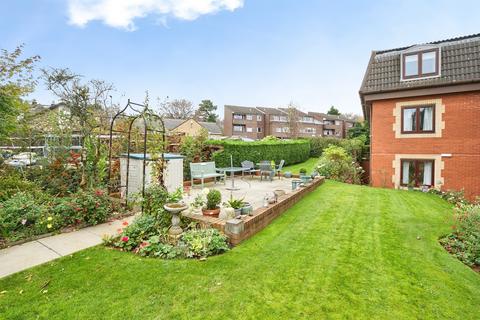1 bedroom flat for sale, Regent Crescent, Horsforth, Leeds