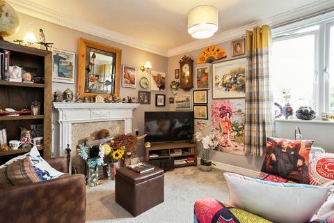 1 bedroom flat for sale, Regent Crescent, Horsforth, Leeds