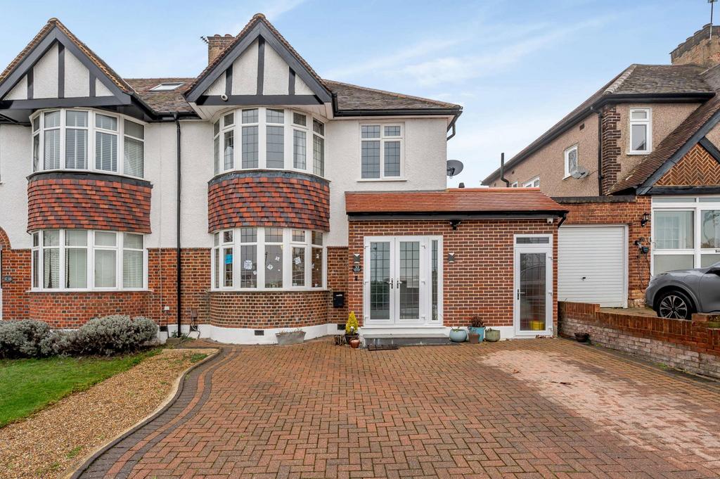 Detached house exterior, driveway
