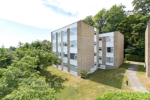 2 bedroom ground floor flat for sale, Downswood, Reigate RH2
