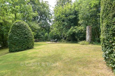 2 bedroom ground floor flat for sale, Downswood, Reigate RH2