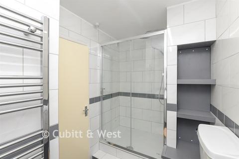 2 bedroom ground floor flat for sale, Downswood, Reigate RH2