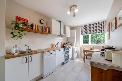 2 bedroom flat for sale, Manville Gardens, Balham, London, SW17