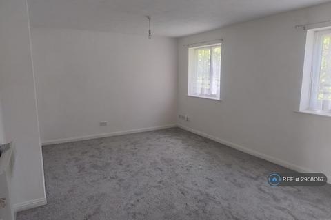 2 bedroom flat to rent, St Aidans Court, Barking, IG11