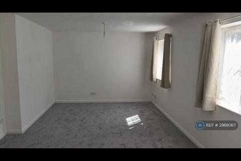 2 bedroom flat to rent, St Aidans Court, Barking, IG11