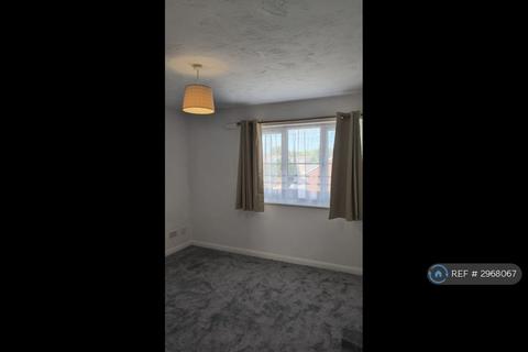 2 bedroom flat to rent, St Aidans Court, Barking, IG11