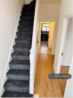 4 bedroom terraced house to rent, St. Awdrys Road, Barking, IG11