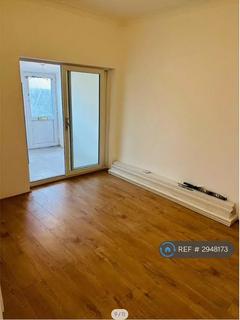 4 bedroom terraced house to rent, St. Awdrys Road, Barking, IG11