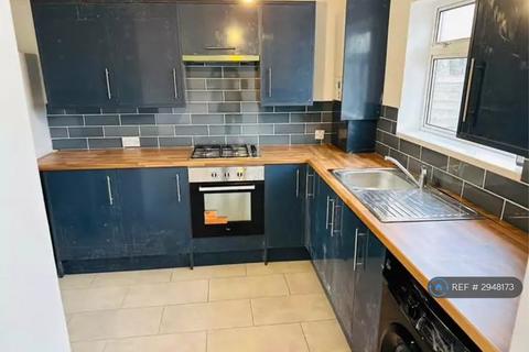4 bedroom terraced house to rent, St. Awdrys Road, Barking, IG11