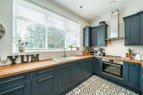 2 bedroom flat for sale, Longley Road, London SW17