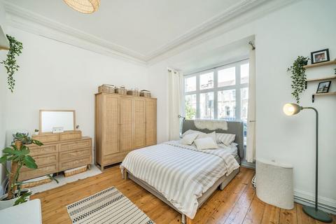 2 bedroom flat for sale, Longley Road, London SW17