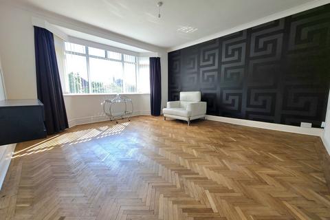 2 bedroom ground floor flat for sale, Hendy Close, Sketty, Swansea, City And County of Swansea.