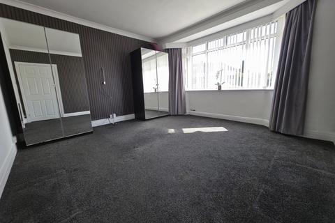 2 bedroom ground floor flat for sale, Hendy Close, Sketty, Swansea, City And County of Swansea.