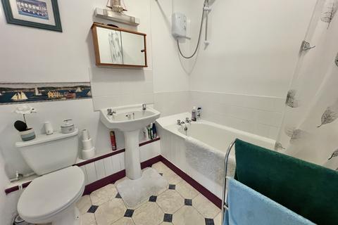 2 bedroom flat for sale, Trefechan, Aberystwyth SY23