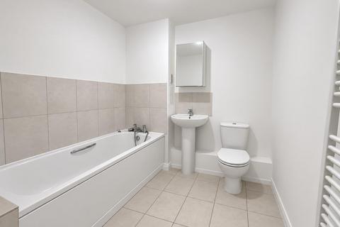 2 bedroom flat to rent, Varcoe Gardens, Hayes