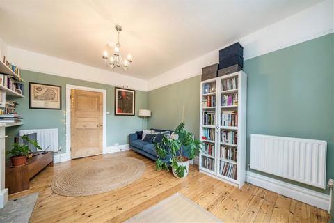 2 bedroom flat for sale, Heather Road, London SE12