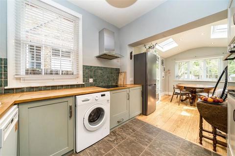 2 bedroom flat for sale, Heather Road, London SE12