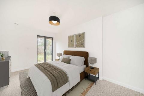 2 bedroom flat for sale, Gunnersbury Lane, London W3