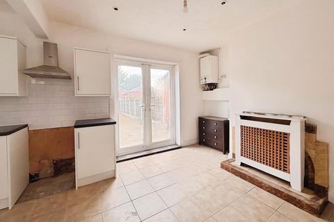 3 bedroom semi-detached house to rent, Waincliffe Mount, Leeds