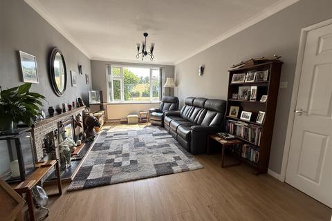 3 bedroom detached house for sale, Forest Road, Burton-On-Trent DE13