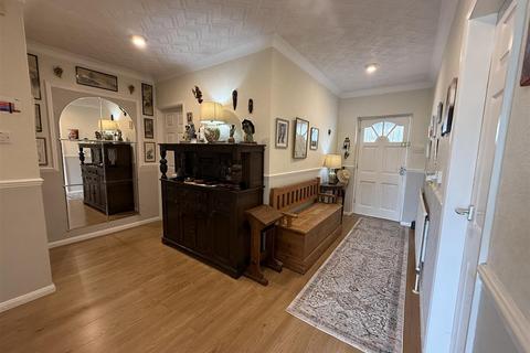 3 bedroom detached house for sale, Forest Road, Burton-On-Trent DE13