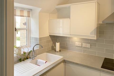 2 bedroom apartment for sale, Monmouth Court, Lymington SO41