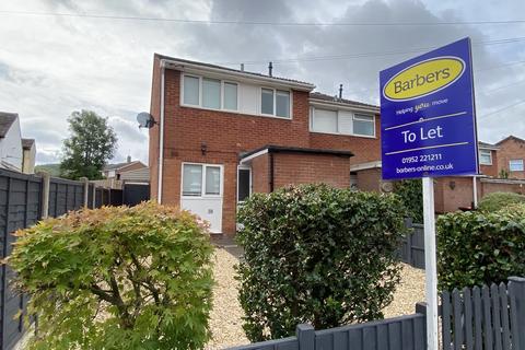 3 bedroom end of terrace house to rent, Haygate Road, Wellington