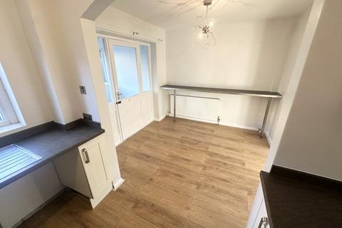 3 bedroom townhouse to rent, North View Terrace, Haworth
