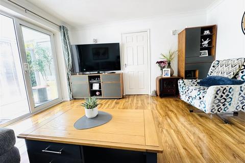 2 bedroom end of terrace house for sale, Milnrow, Ipswich IP2