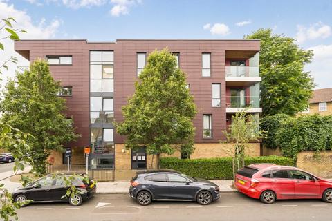 Annabel Close, London E14